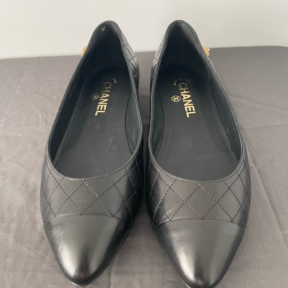 NIB Chanel Black Leather Quilted Flats Sz40